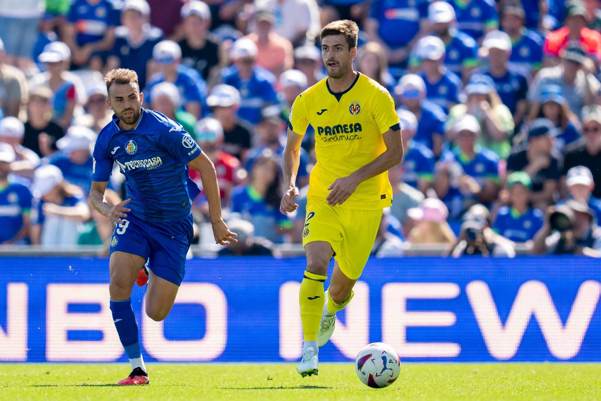 包含比利亚雷亚尔客场获胜，豪取三分，战绩斐然的词条