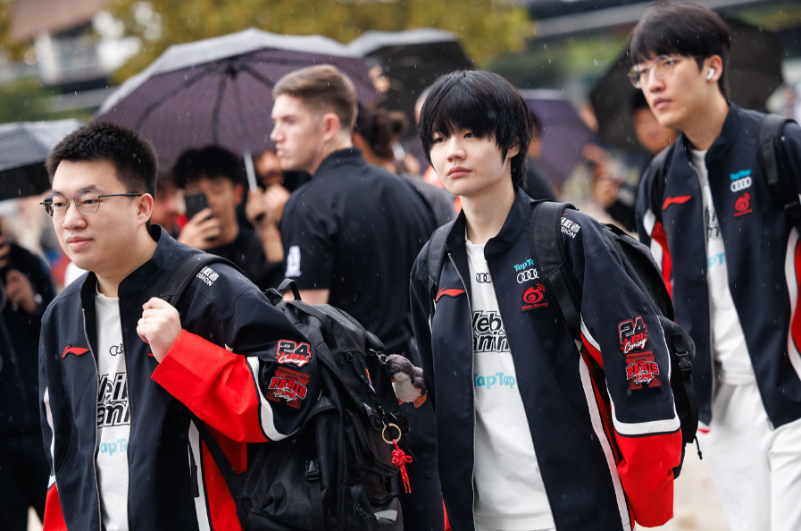 开云体育登录-C9轻取BLG，Jankos操刀奇招英雄翻盘鏖战多局入围赛，成为赛场最大亮点