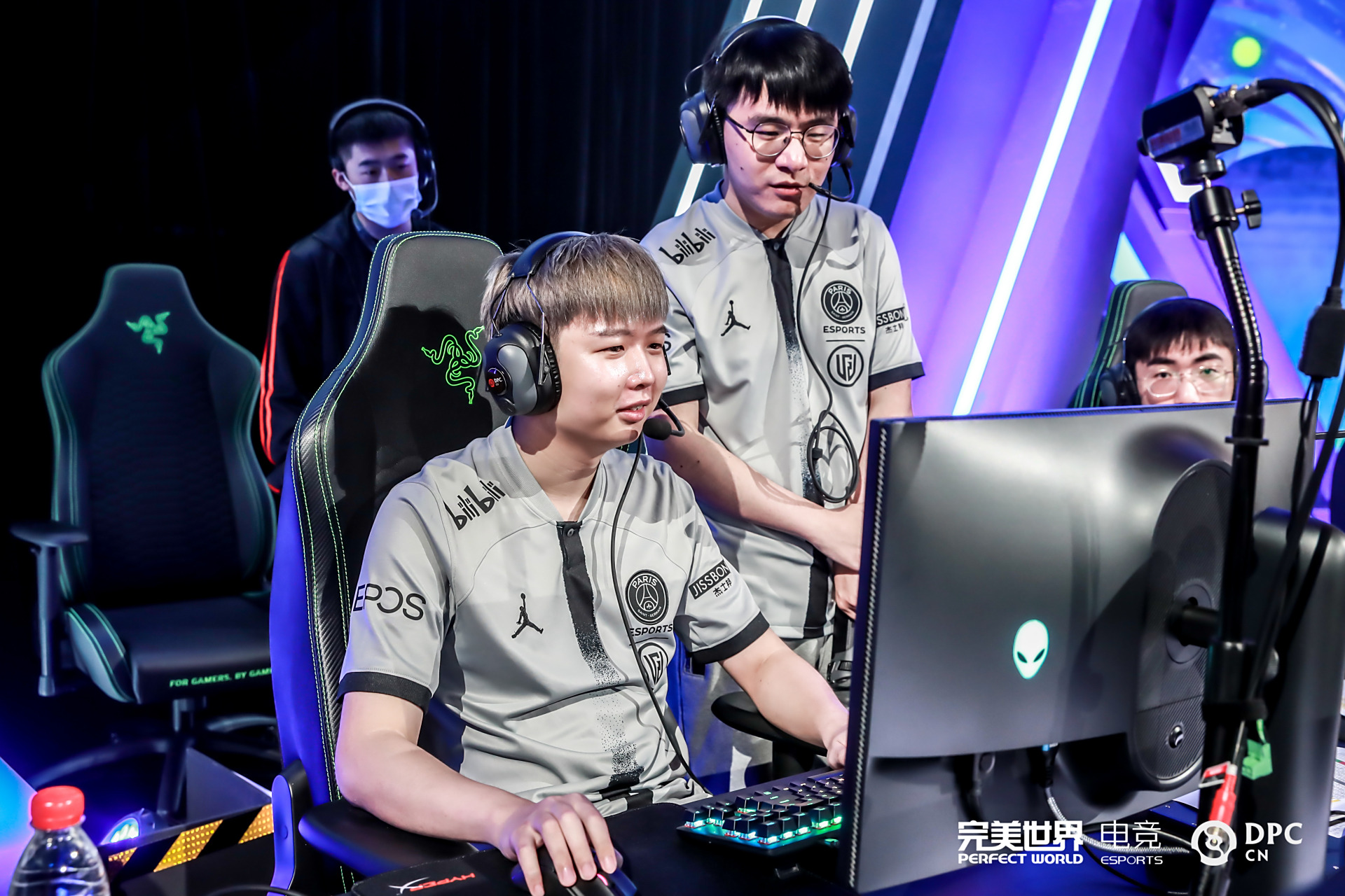 开云体育下载-PSG翻盘LGD，CoreJJ单局斩获MVP峡谷大战全球总决赛，引爆全场热议