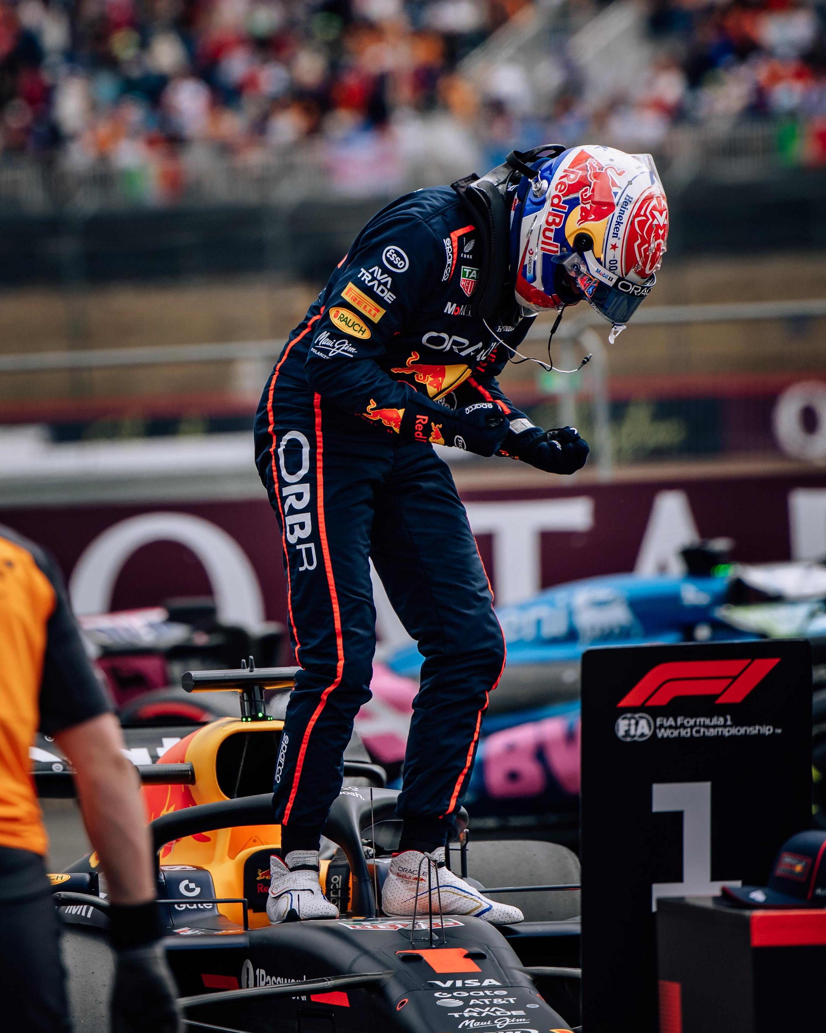 雷诺车队鏖战迈凯伦,维斯塔潘点燃赛场 雷诺车队鏖战迈凯伦,维斯塔潘点燃赛场