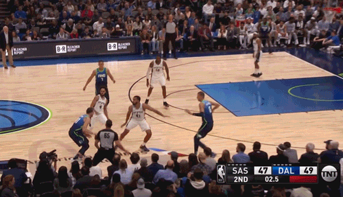 开云体育下载-天津队险胜马刺，东契奇带队取胜